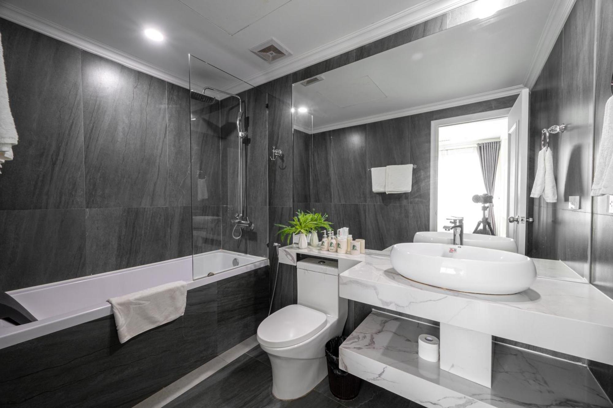Luxe Paradise Suites Xuan Dieu Hanoï Extérieur photo